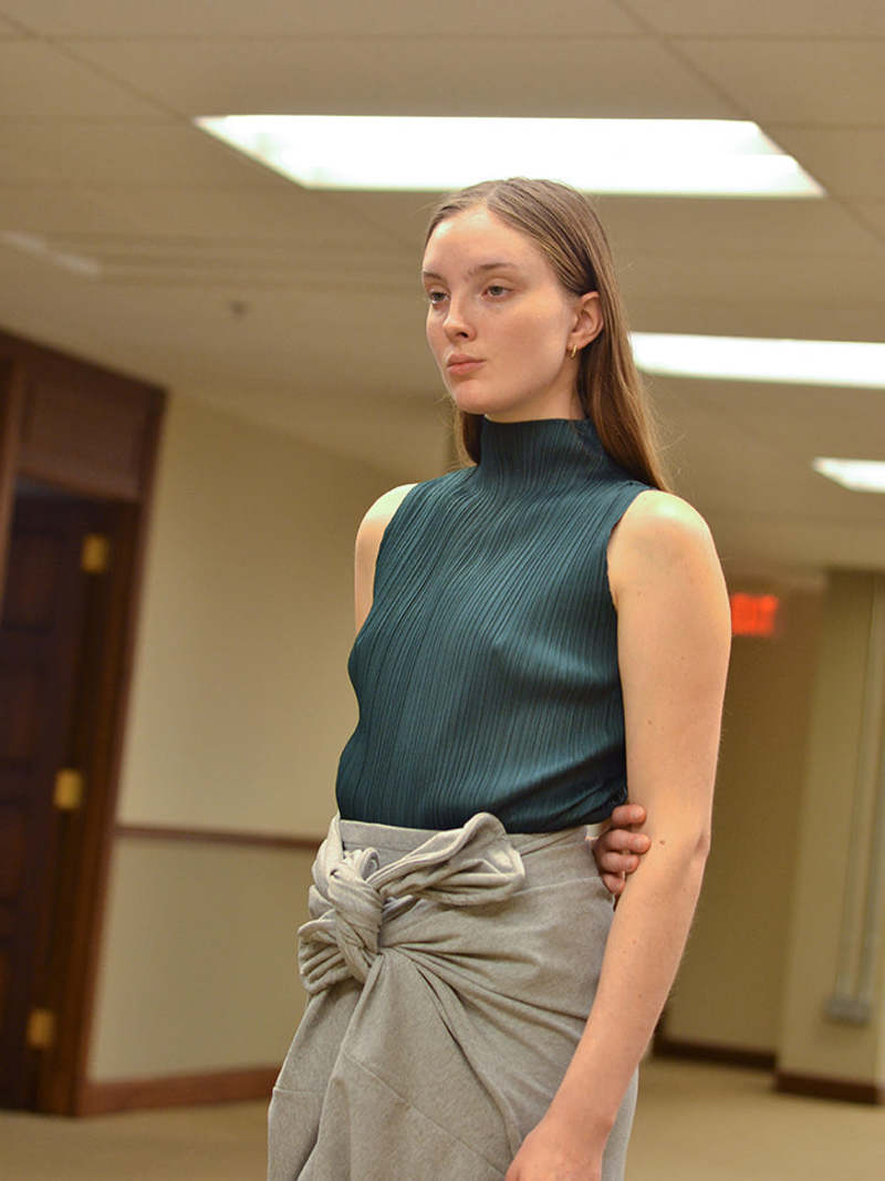 Issey Miyake Mock Neck Tank Top - Dark Green | Garmentory