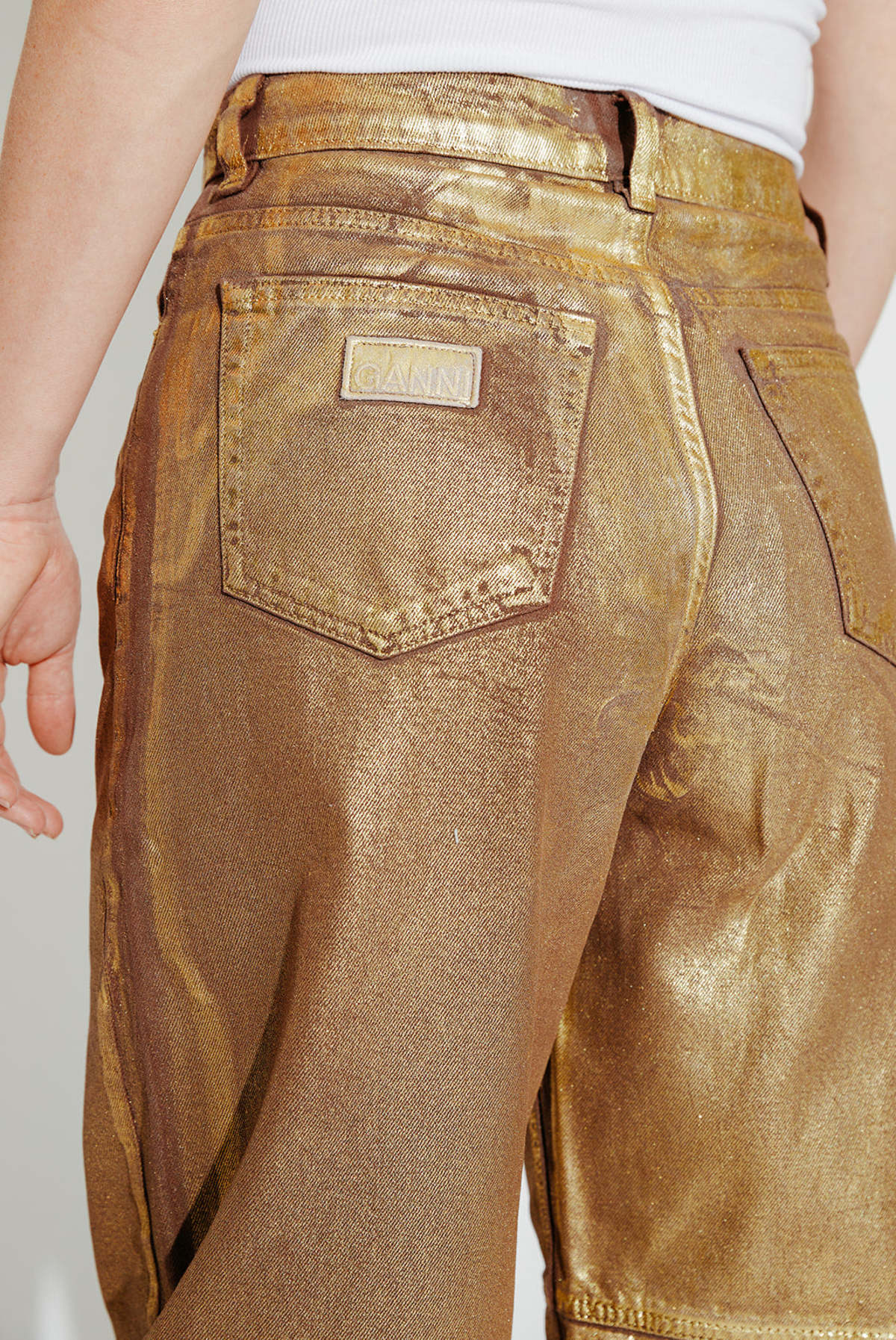 【関税＆送料込み】Ganni Shimmery Foil Stary Jeans Washed Black/Black Shimmery Foil Stary Jeans | GANNI US