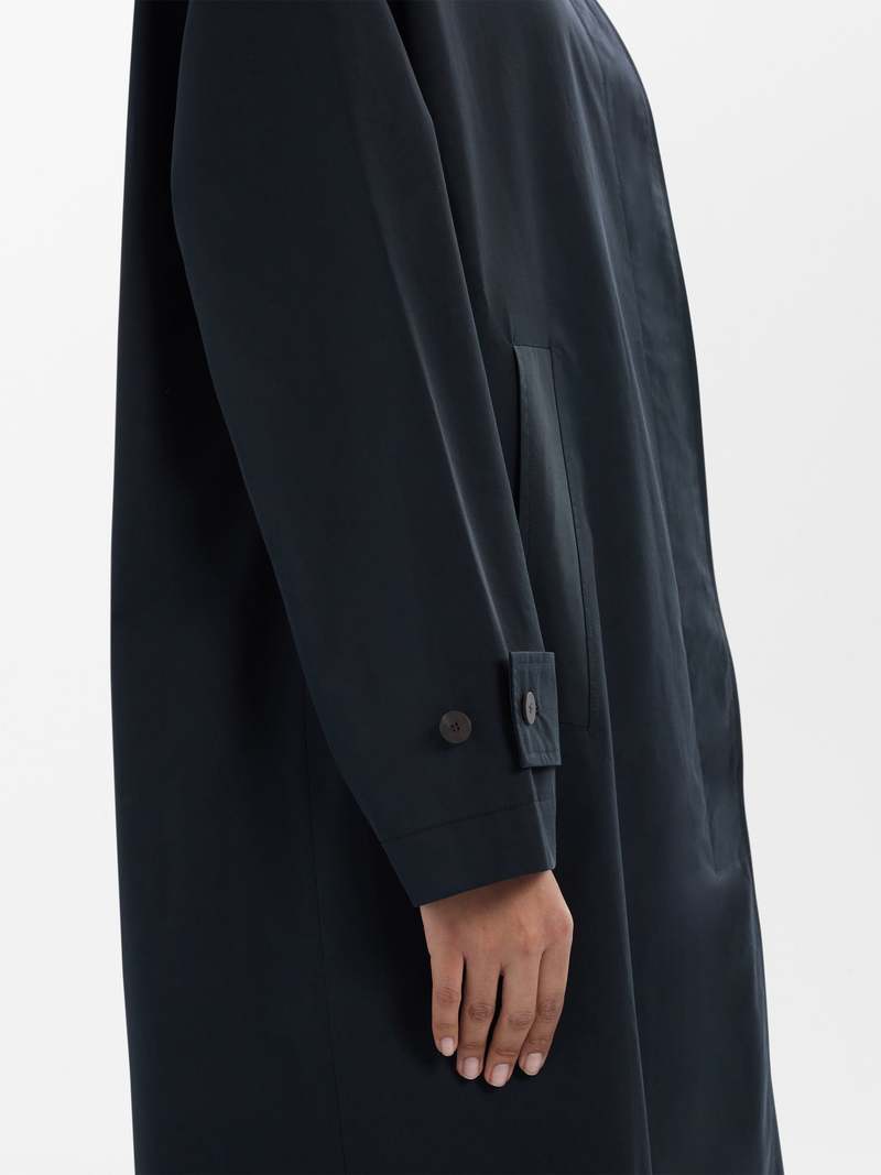 STUDIO NICHOLSON｜COATS (HOLIN SNW MAC COAT DARK NAVY (1 Holin Coat in Dark Navy | Trench Coat | Studio Nicholson