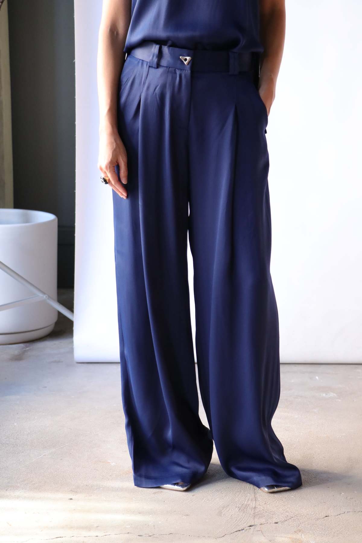 パンツ Aeron Wellen - Wide Leg Pants Aeron Wellen Wide Leg Pants in Lilac | WE ARE ICONIC