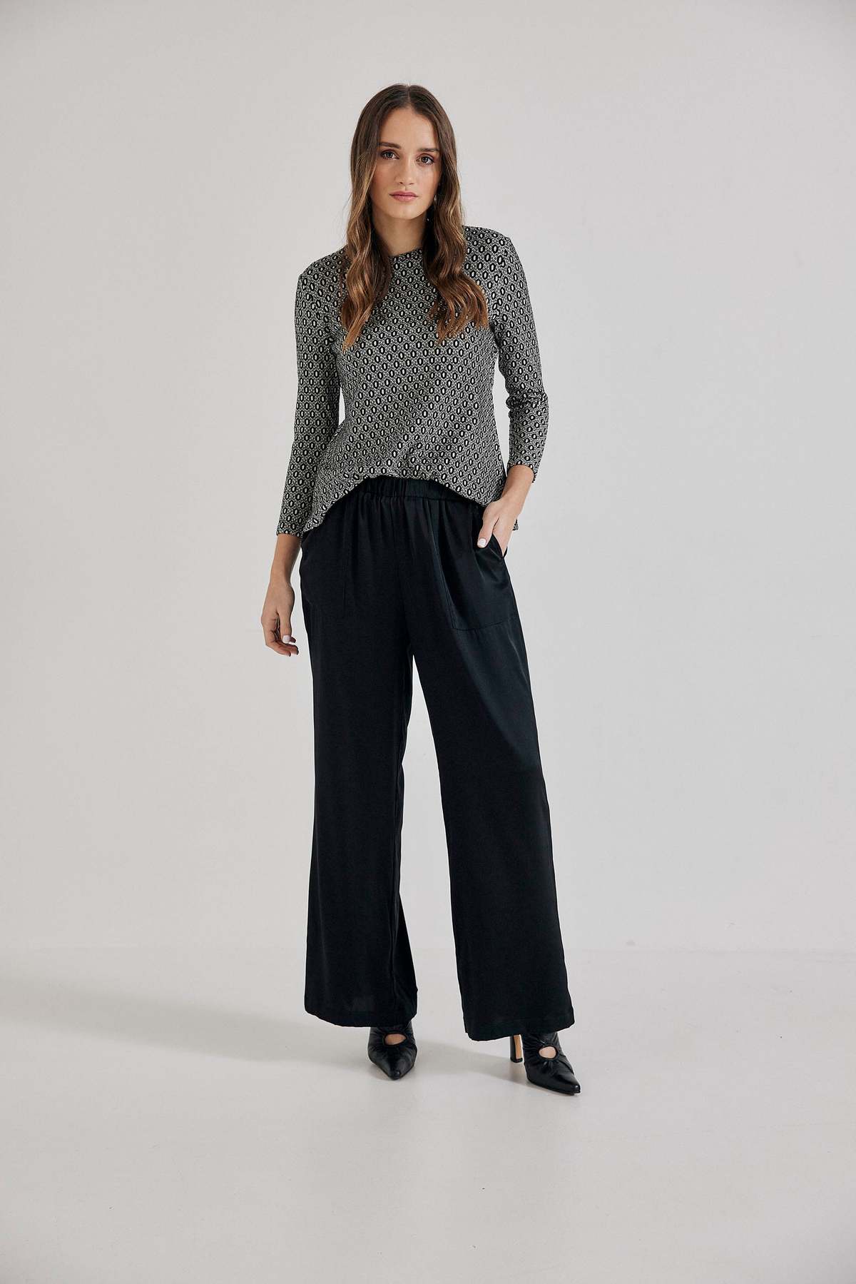 Lindsay Nicholas New York Viscose Crew Neck - Cream Casino  - Image 3 of 10