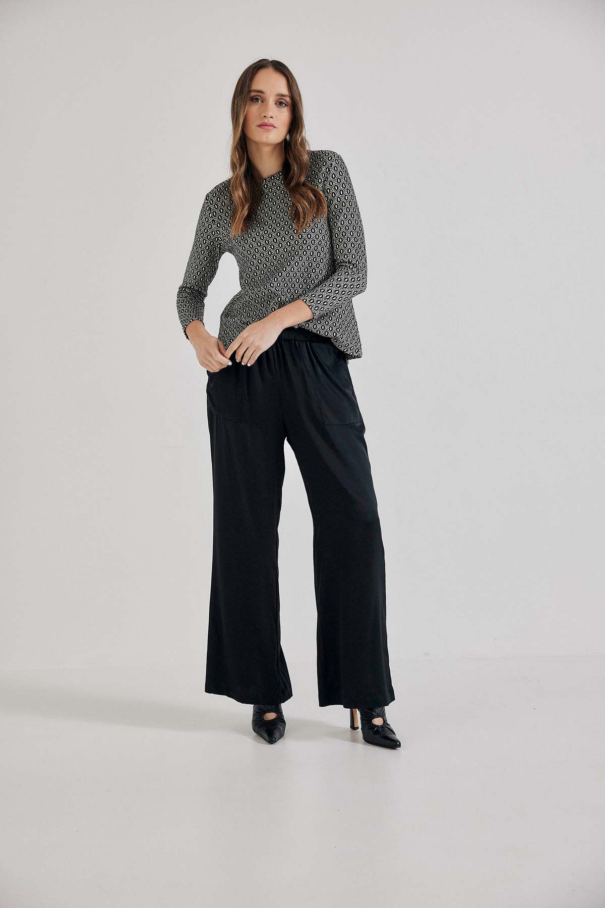 Lindsay Nicholas New York Viscose Crew Neck - Cream Casino  - Image 4 of 10