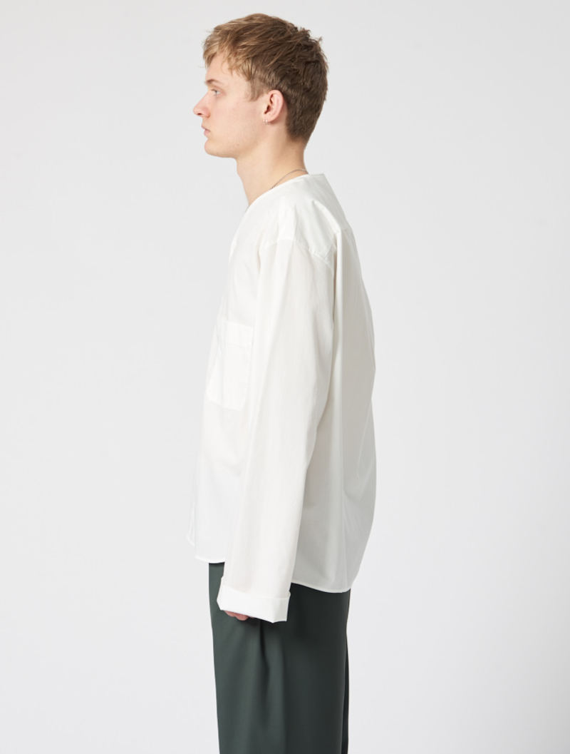 【関税込み】LEMAIRE オフホワイト Vネック 長袖Tシャツ 8ZPxmDicpmKz.jpg?width=768