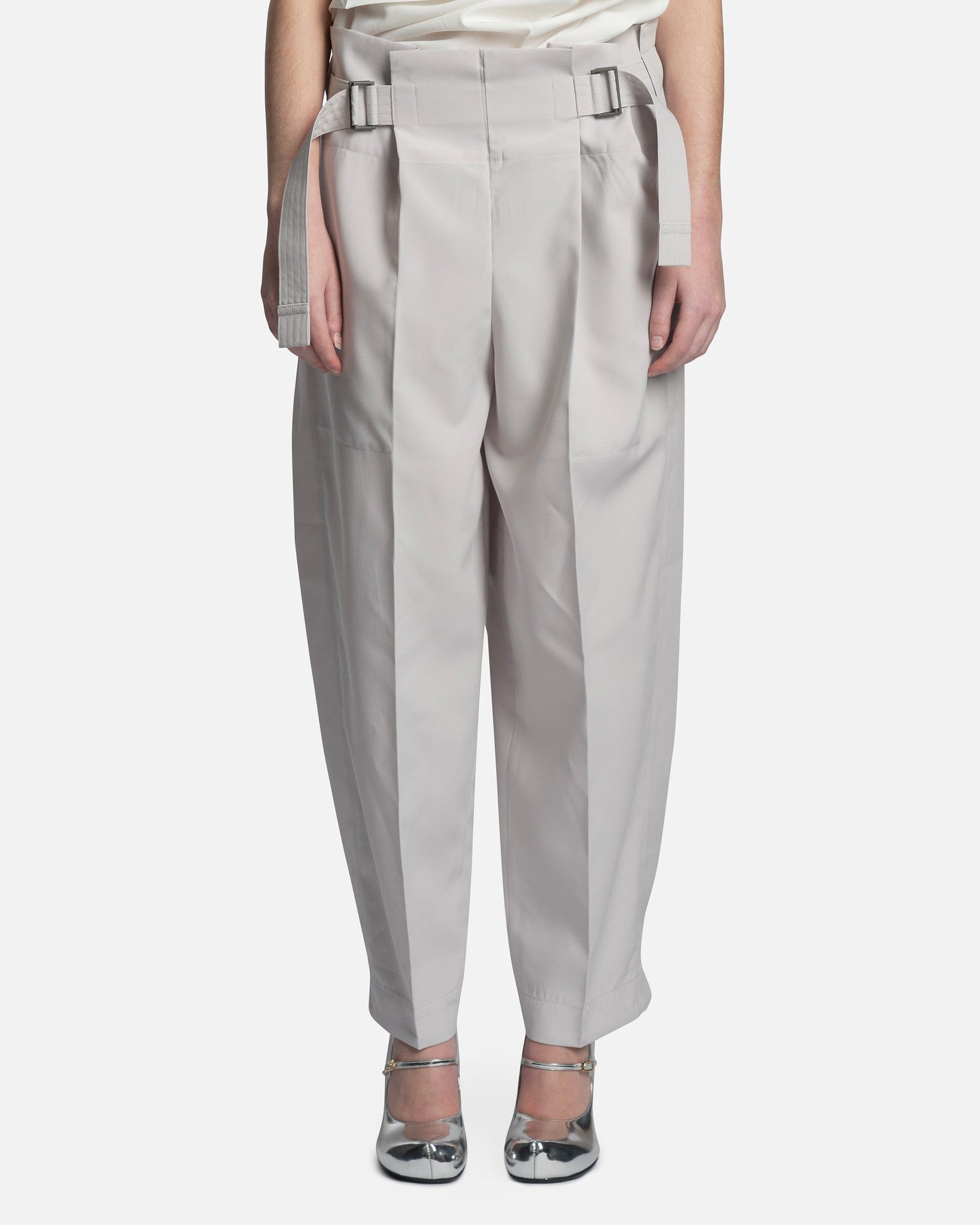 Flat-Tuck-Pants-in-Light-Gray-