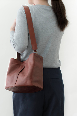Ro Small Burgundy Galleon Bucket Bag Ro Small Burgundy Galleon Bucket Bag