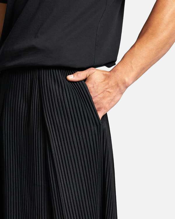 HOMME PLISSE ISSEY MIYAKE Pleats Bottoms 1 Pants - Black | Garmentory