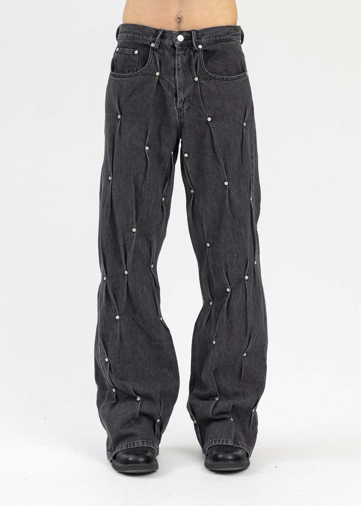 KUSIKOHC BLACK LOGO PATCH JEAN サイズM KU4SMT08AP-T1673.999 KUSIKOHC MULTI RIVET DENIM PANTS - BLACK | Garmentory
