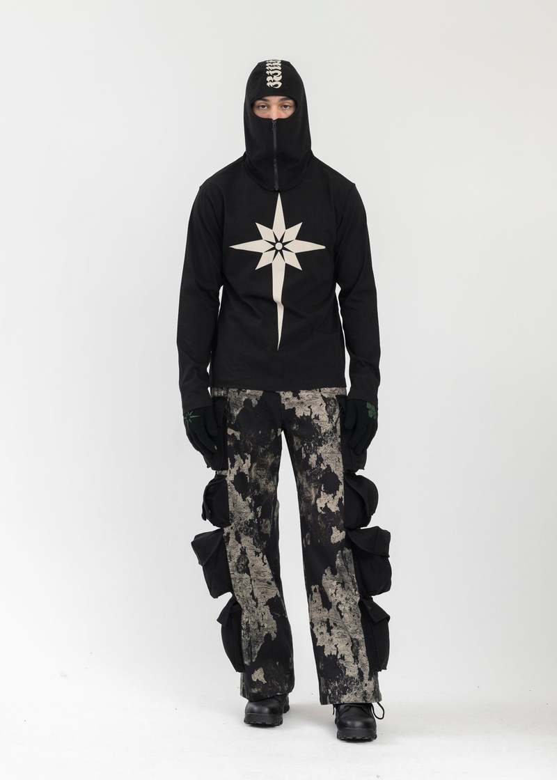 【関税込み】KUSIKOHC ブラック Origami Print Mask Tシャツ KUSIKOHC ORIGAMI PRINT MASK LS T SHIRT - BLACK | Garmentory