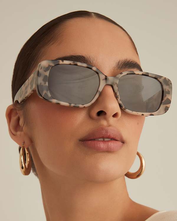 Banbe Eyewear The Heatherton Sunglasses - Blonde Tort/Ink  display picture 1