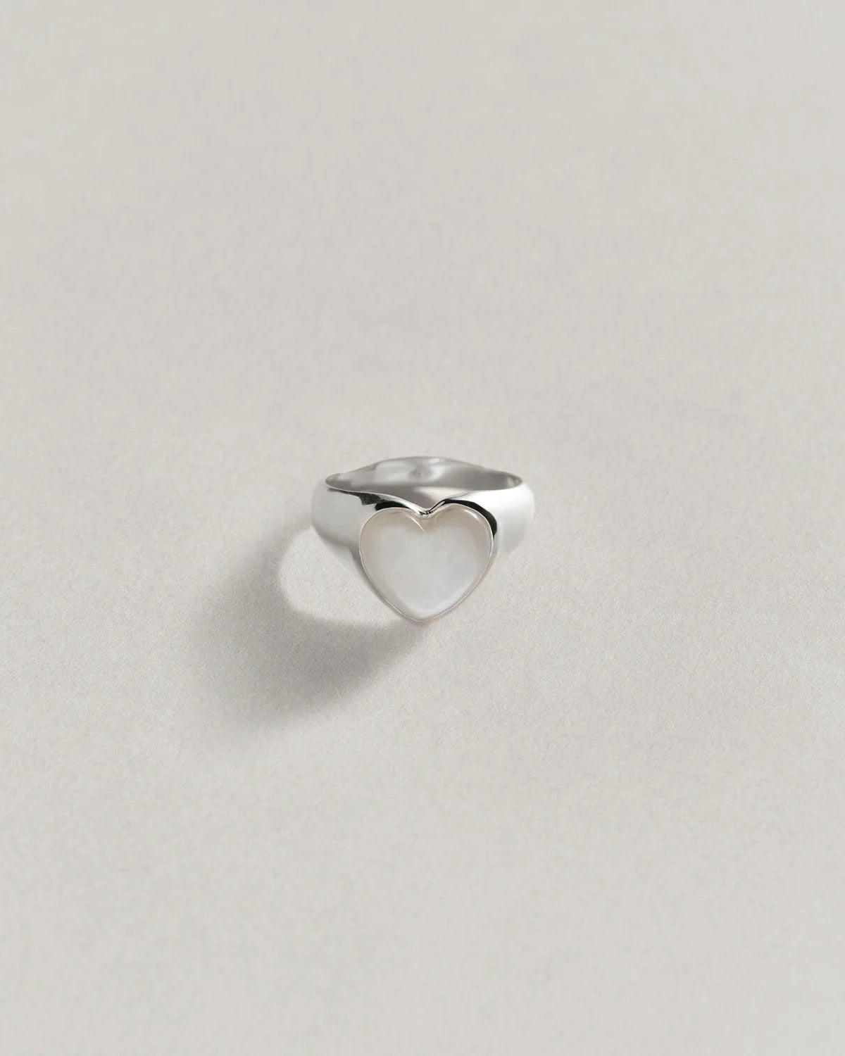 ANNIKA INEZ Mother of pearl heart ring R157 SML リング Annika Inez Mother of Pearl Heart Ring R157-SML | Garmentory