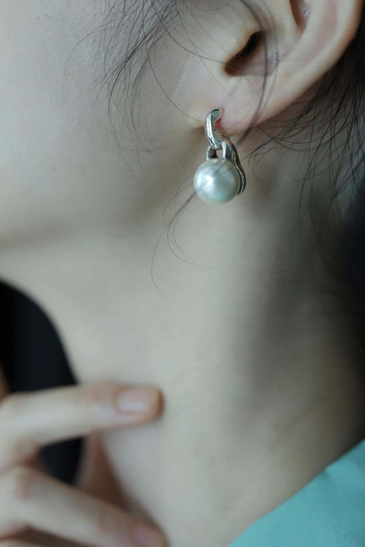 Sophie Buhai Everyday Pearl Earrings - Sterling Silver | Garmentory