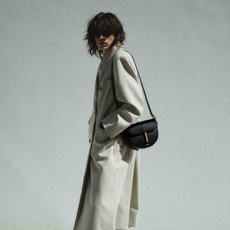 値下げ！DEMELLIERヘルシンキバッグ　黒 DeMellier Tokyo Saddle Bag - Smooth Black | Garmentory