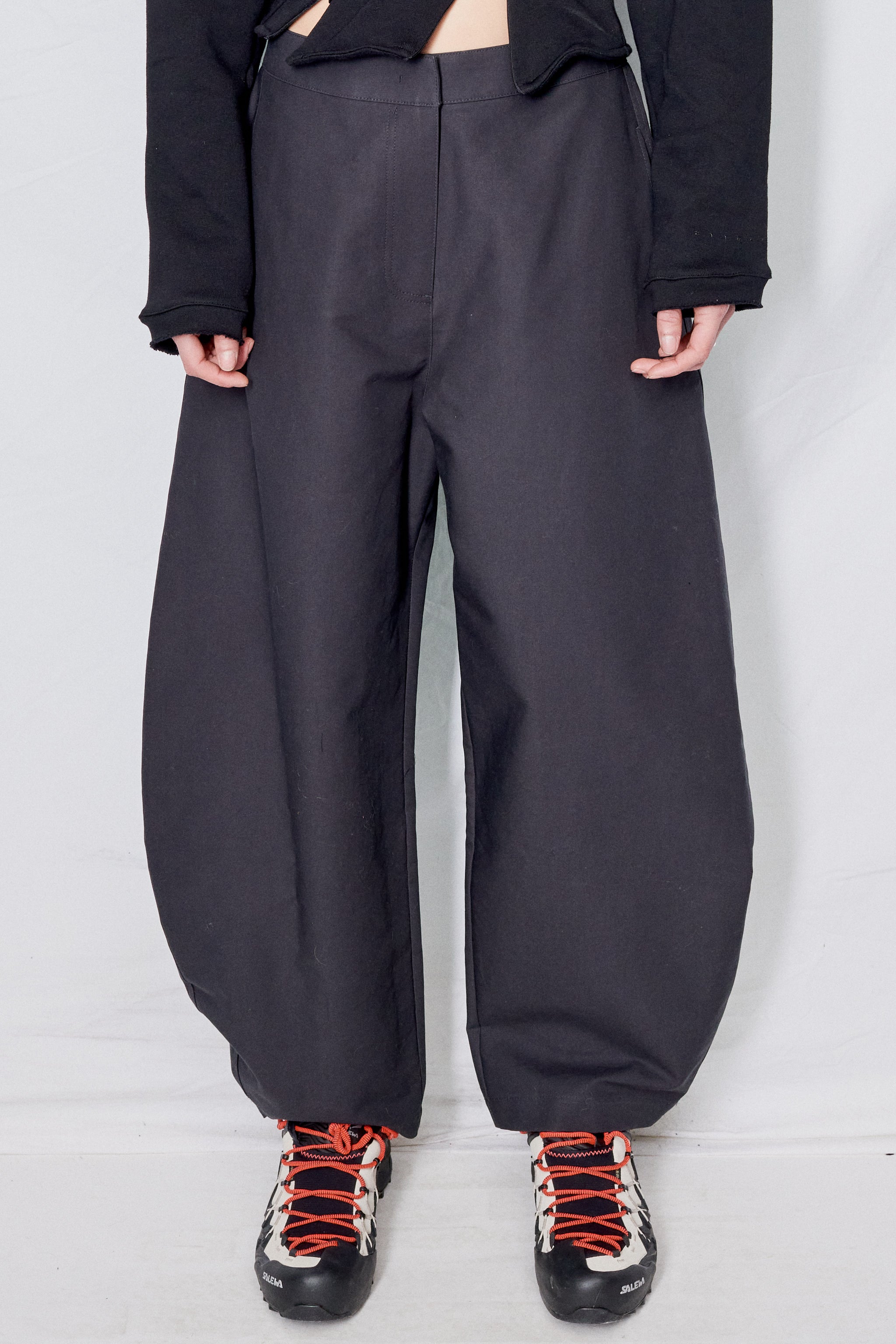 【AMOMENTO】24fw CURVED LEG PANTS Curved Leg Pants – La Garçonne