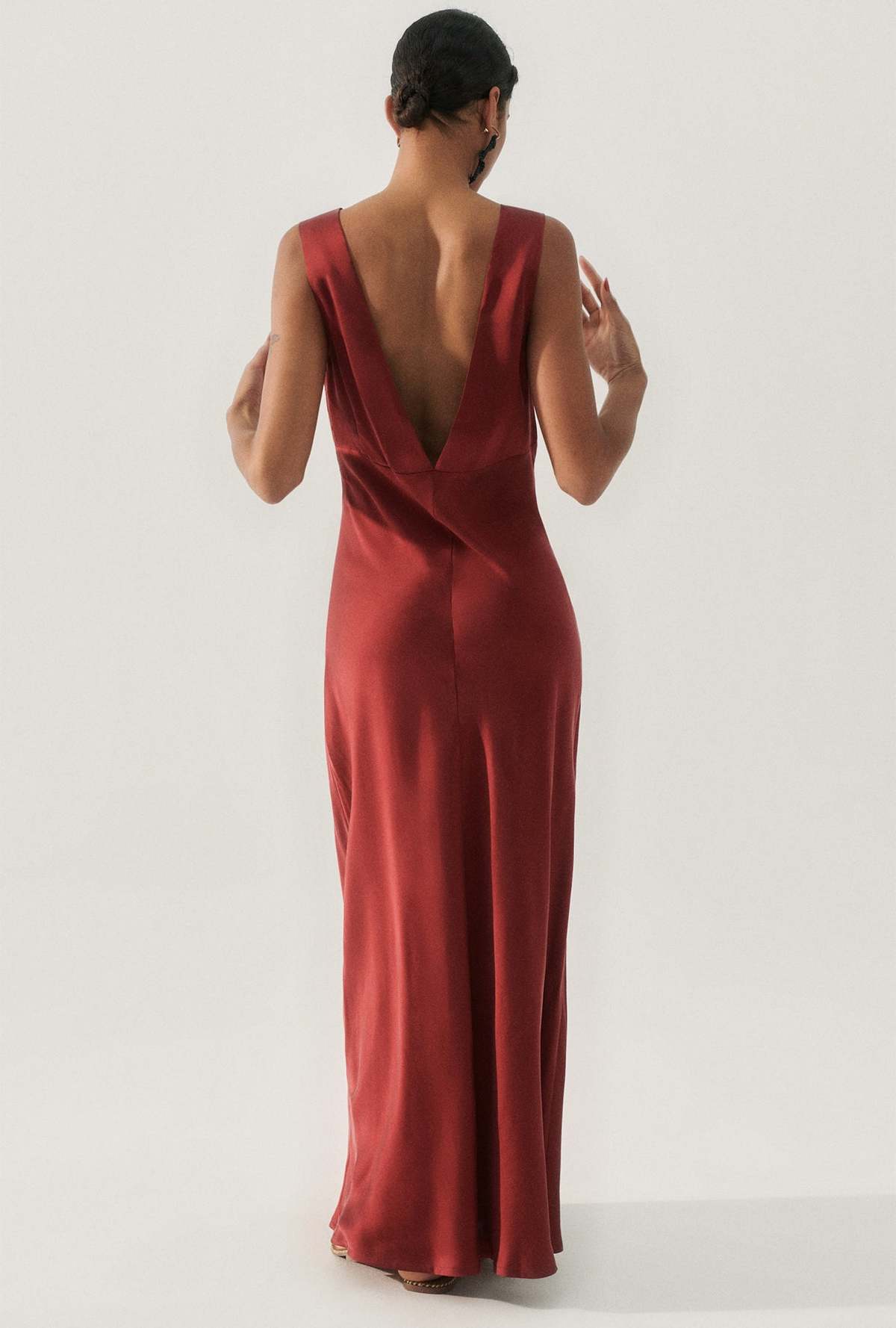 silk laundry stella dress anaverasite in the Stella dress a design that fits and flows in all the right places