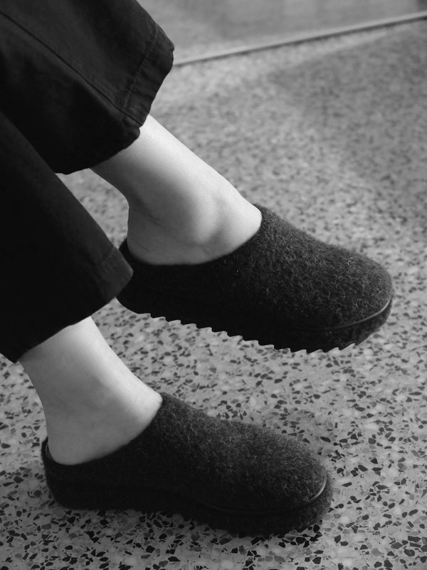 【関税込み】Lauren Manoogian グレー Moto ミュール Raw Mono Mule Gris – Rhoan