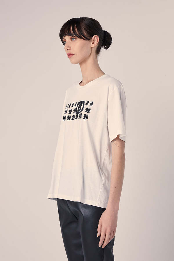 MM6 MAISON MARGIELA Numeric signatureTシャツ MM6 Maison Margiela Numeric Signature T-shirt | REVERSIBLE