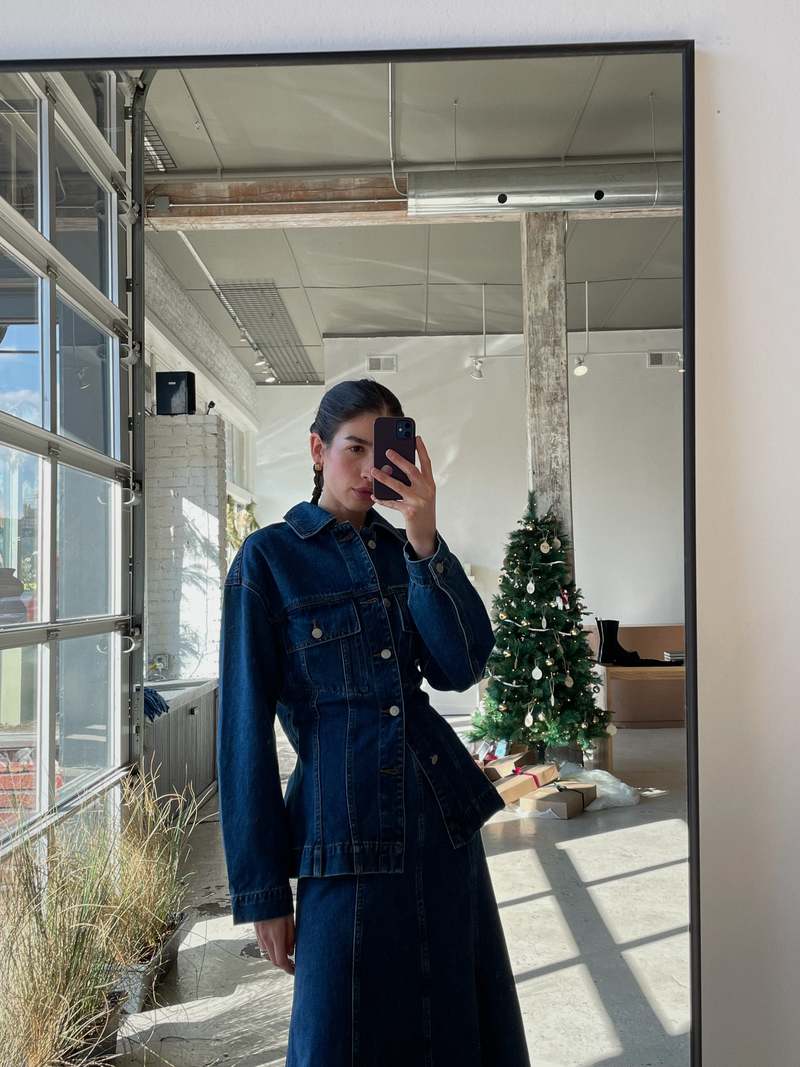 ジャケット・アウター YILON Cinched waist midi coat NAVY Long Sleeve Gold Button Down Seam Detail Cinched Waist