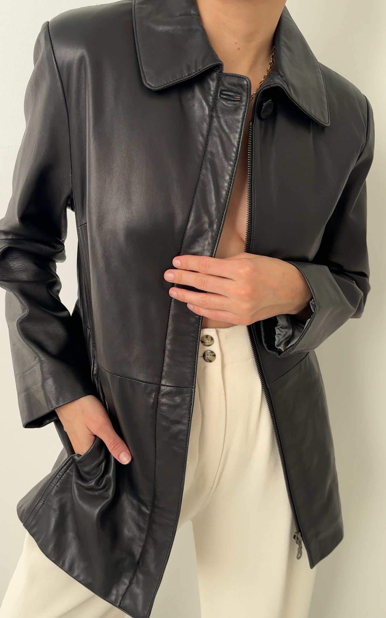 Vintage-Noir-One-Button-Zip-Up