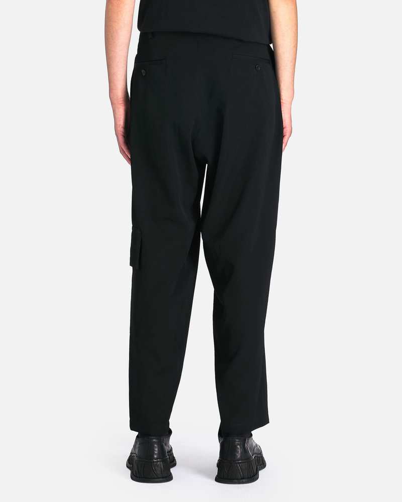 パンツ Yohji Yamamoto Pour Homme Cargo Pants Yohji Yamamoto Tapered Cargo Trousers | Black | FARFETCH
