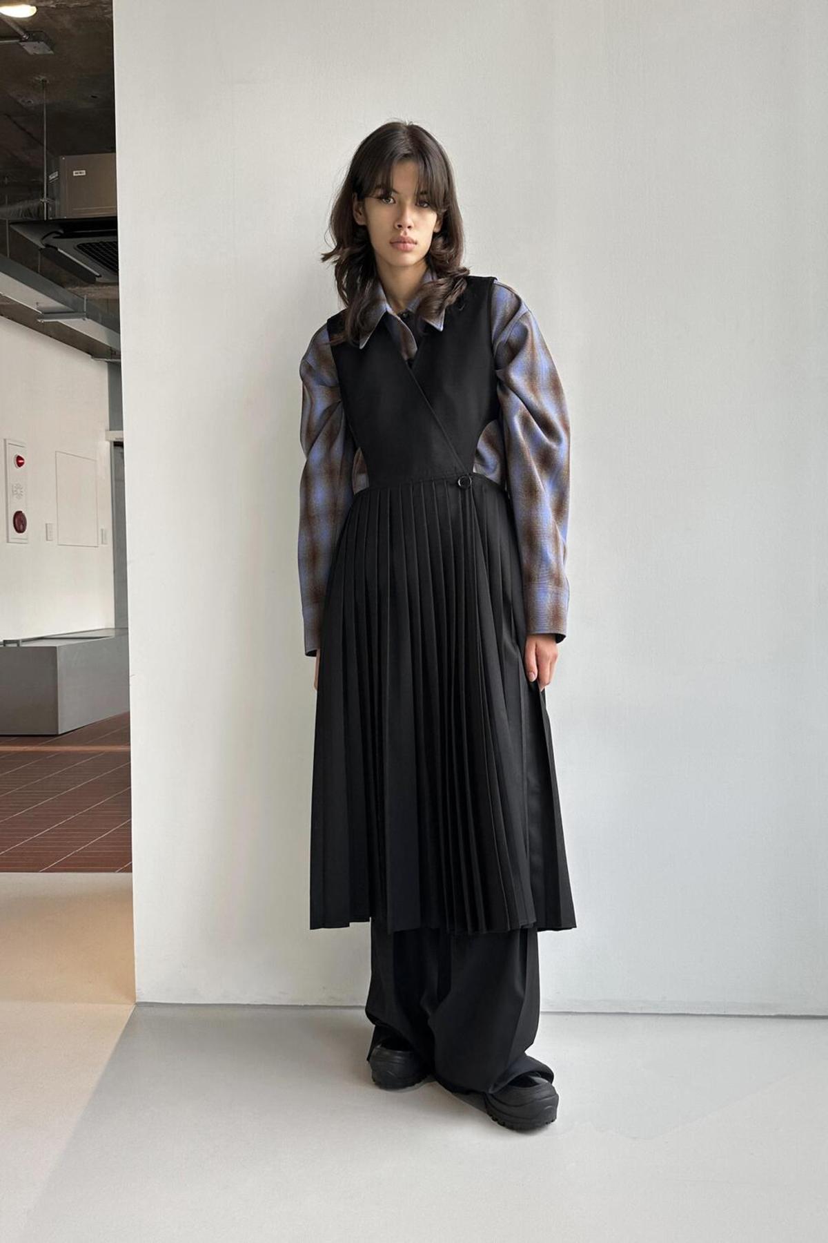 スカート LOW CLASSIC CREASED PLEATED SKIRT 4BNY326 Creased Pleated Skirt