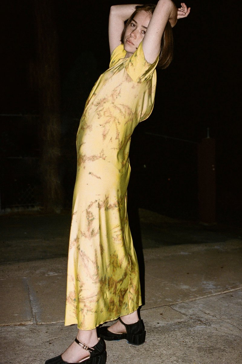 KAHLE V-Back Sheath Dress in Dye Yellow