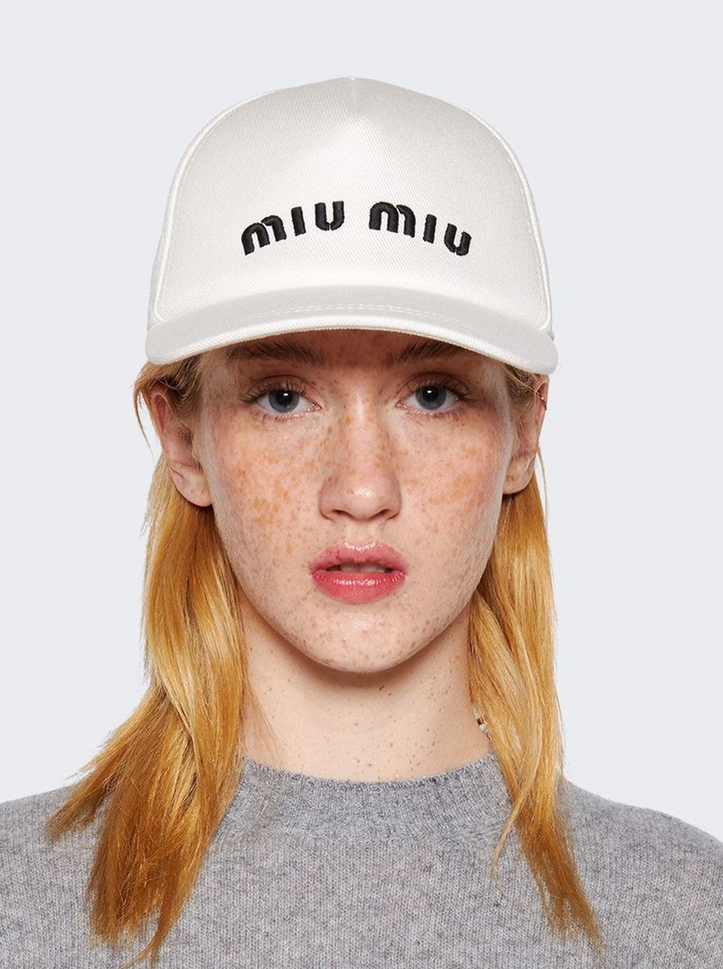 【Miu Miu】Drill Logo-Embroidered Cap ベースボールキャップ MIU MIU Drill Baseball Cap - White | Garmentory