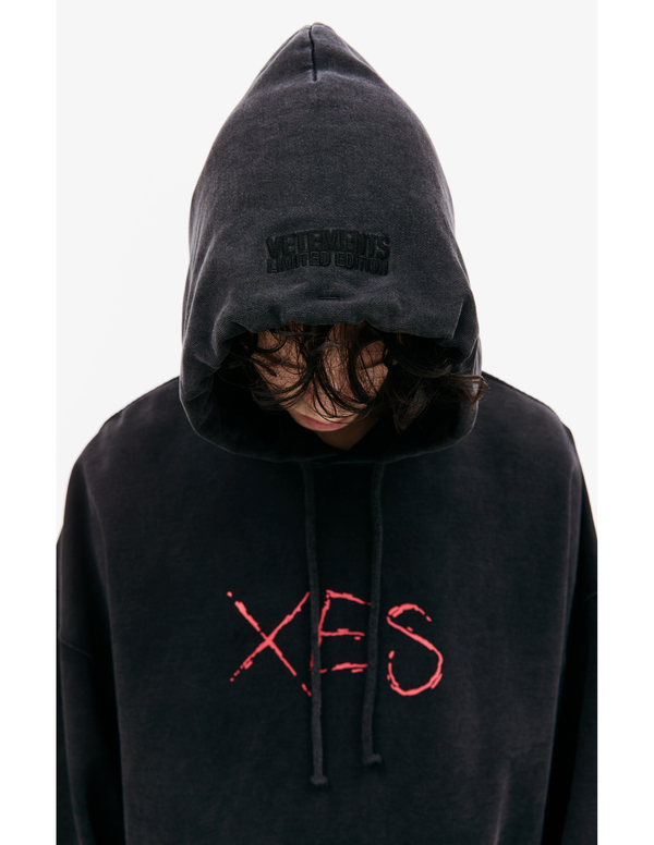 0*0様 VETEMENTS XES ブラック パーカー Vetements XES printed hoodie - Black | Garmentory