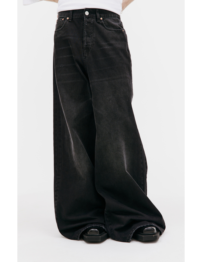 パンツ vetements black wide jeans 28 Buy VETEMENTS women black wide legs jeans for $773 online on