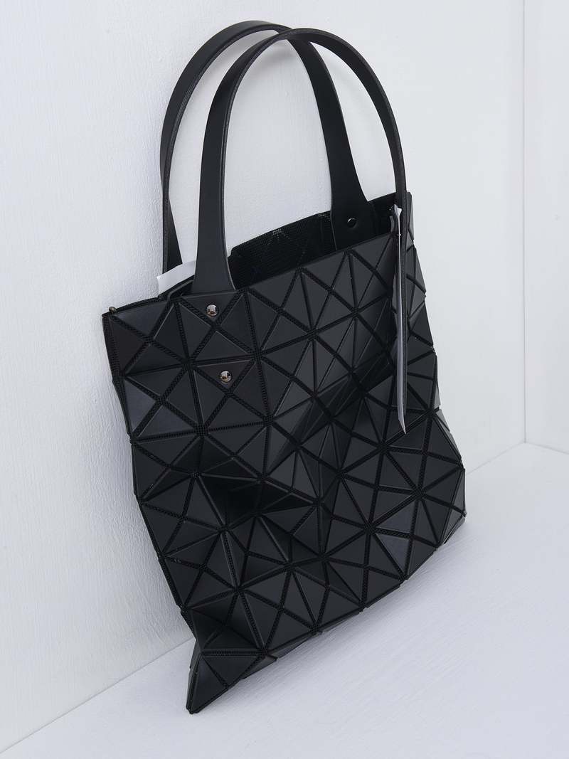 トートバッグ BAOBAO ISSEY MIYAKE 'Prism Matte' handbag (BB56AG507 16) Bao Bao Issey Miyake Prism Bag - Matte Black | Garmentory