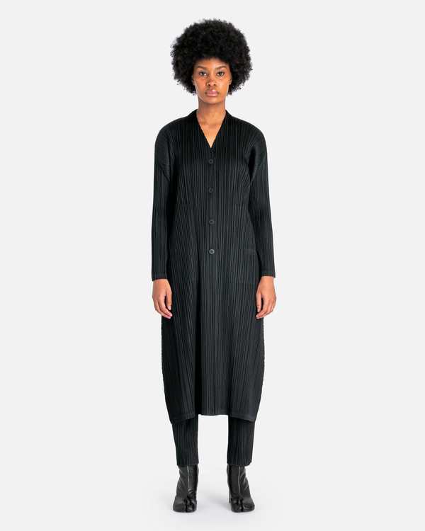 ISSEY MIYAKE ミドル丈コート ブラック M ナチュラル 上品 Pleats Please by Issey Miyake MC December Coat - Black | Garmentory
