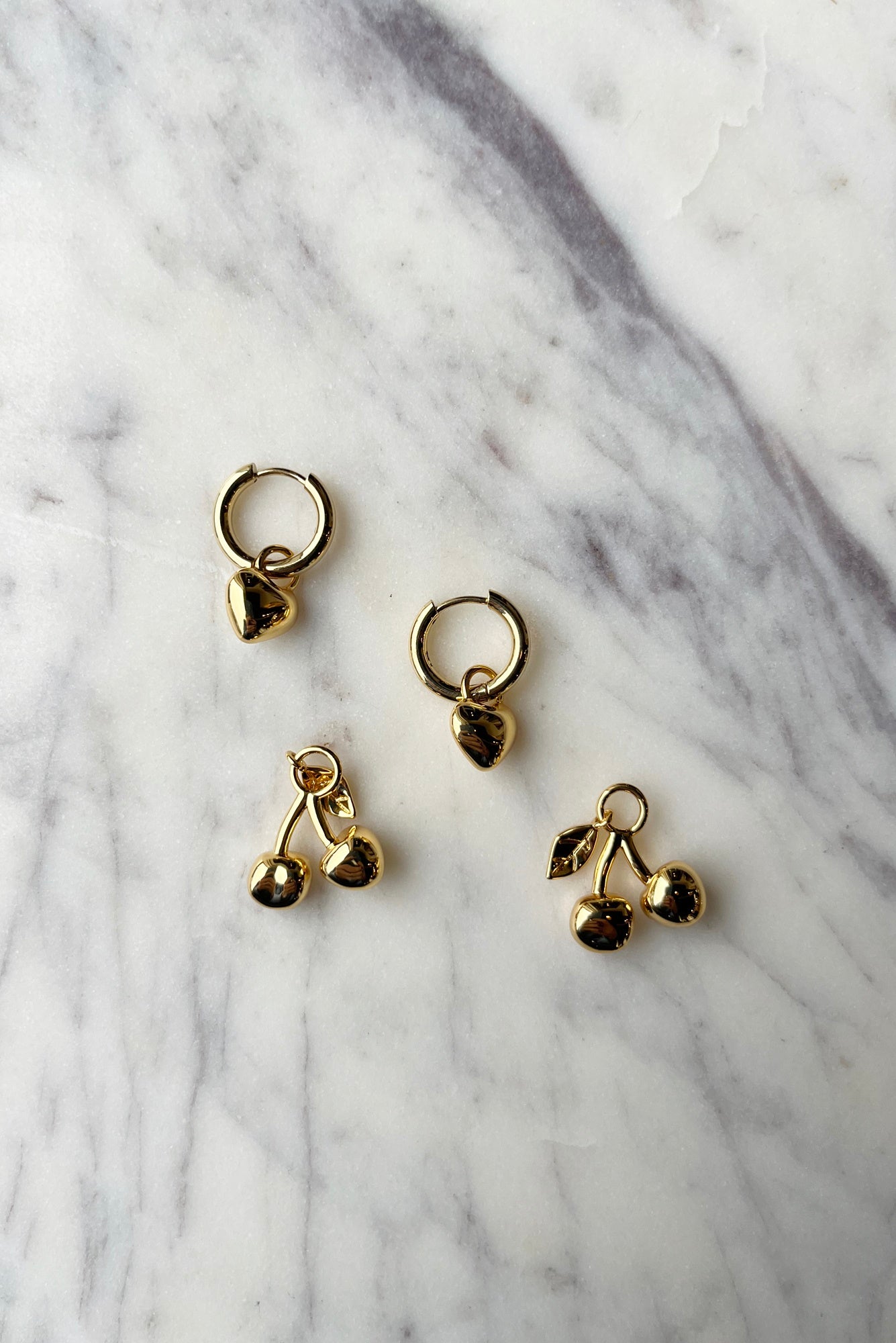 JENNY BIRD  PUFFY HERAT & CHERRY HOOP ピアス PLAY KIT Puffy Heart and Cherry Huggie Earrings with Charms | JENNY BIRD