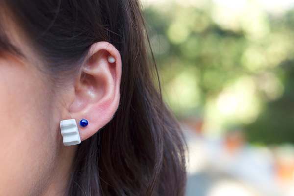 jujumade zigzag earring - White