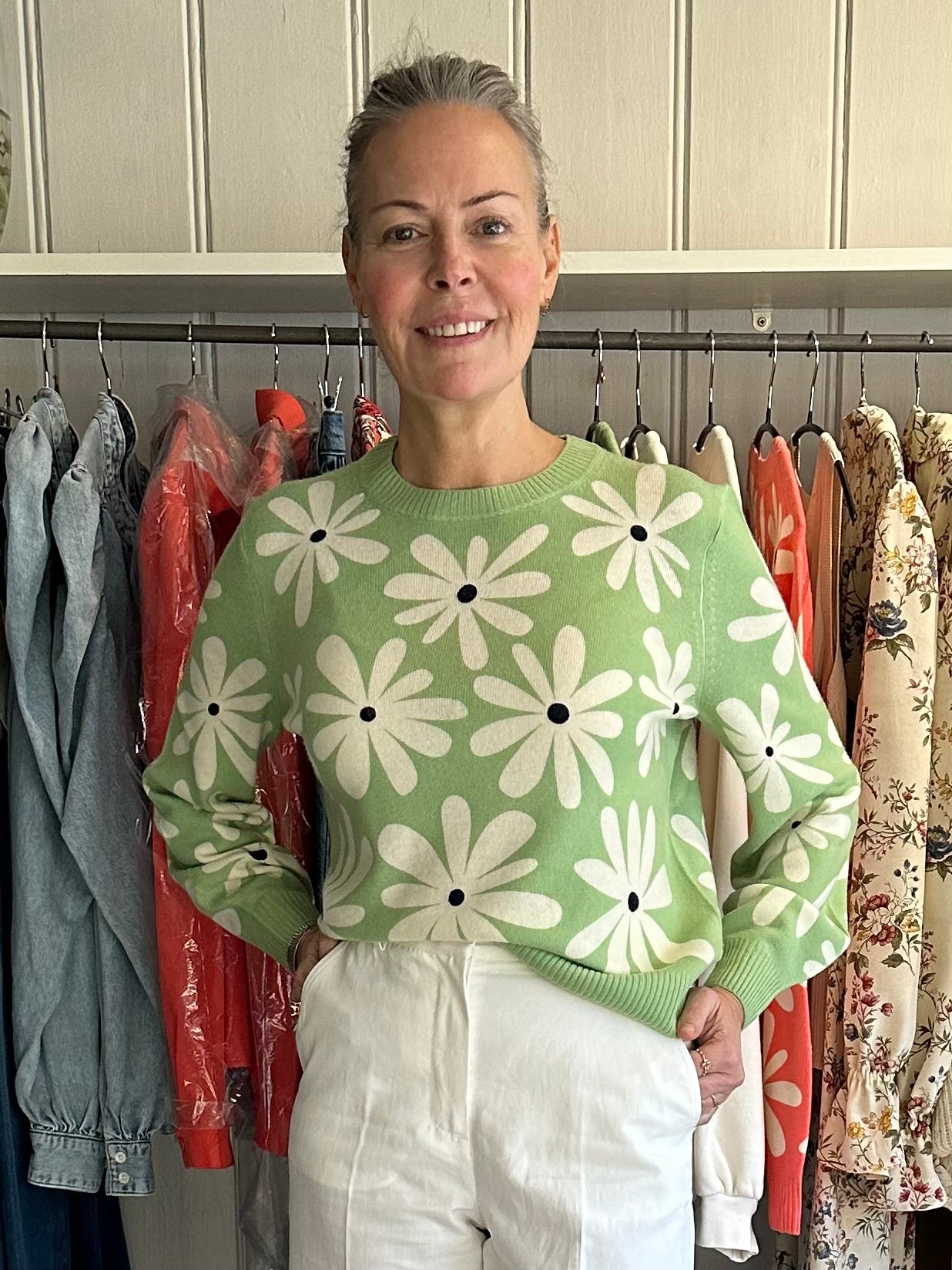 Chinti & Parker Ditsy Daisy セーター Chinti and Parker CASHMERE-BLEND DITSY DAISY SWEATER