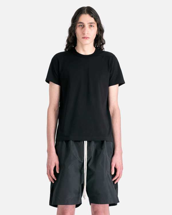 Short-Level-T-Shirt-in-Black-
