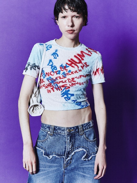 Tシャツ・カットソー [ANDERSSON BELL] JENNY SPRAYED LETTERING T-SHIRT : White ANDERSSON BELL Jenny Sprayed Lettering T-Shirt - White