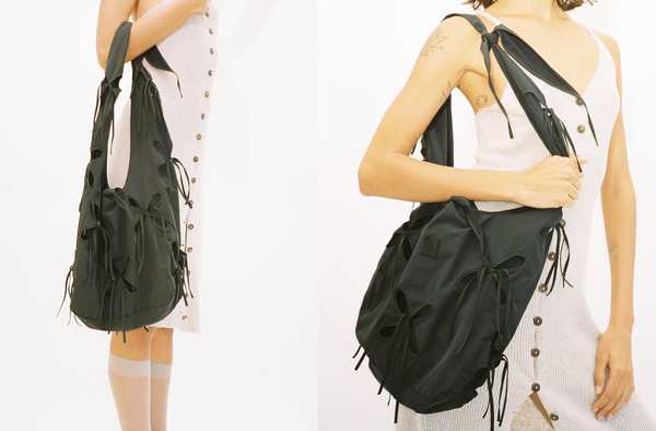 【関税込み】J.Kim ブラック Chilla Petal Bale バッグ J.Kim Chilla Bale Bag - Black | Garmentory