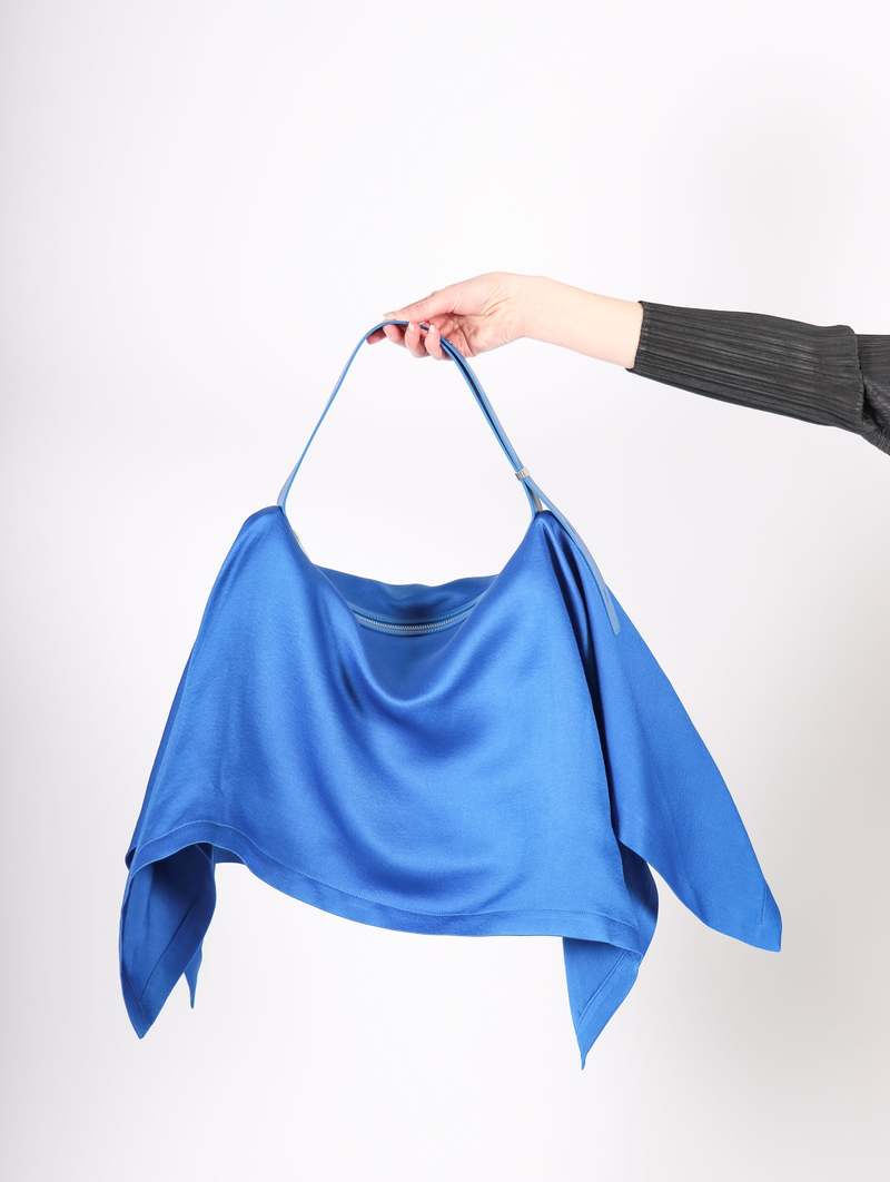 【送料&関税込】Issey Miyake Enclothe Square Blue Bag Issey Miyake Enveloping Square Bag - Blue | Garmentory