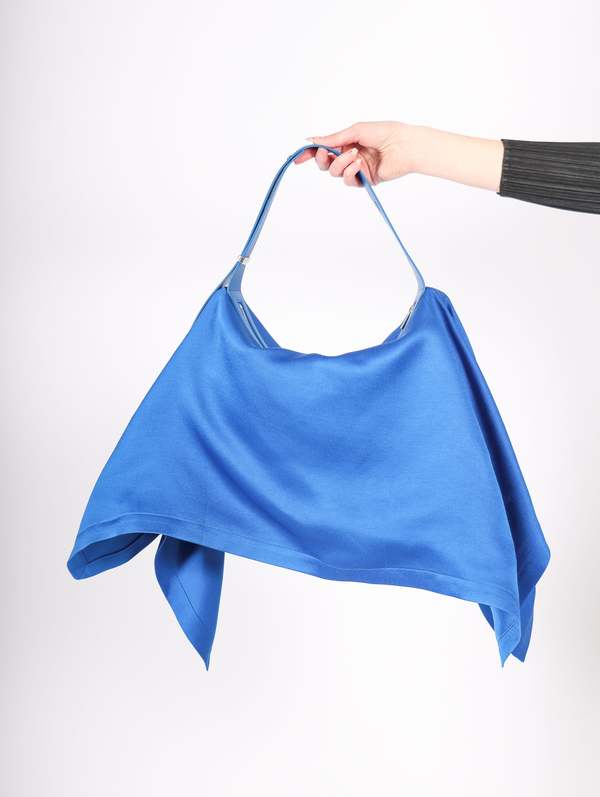 関税送料込【ISSEY MIYAKE】Enveloping squareショルダーバッグ 関税送料込【ISSEY MIYAKE】Enveloping squareショルダーバッグ