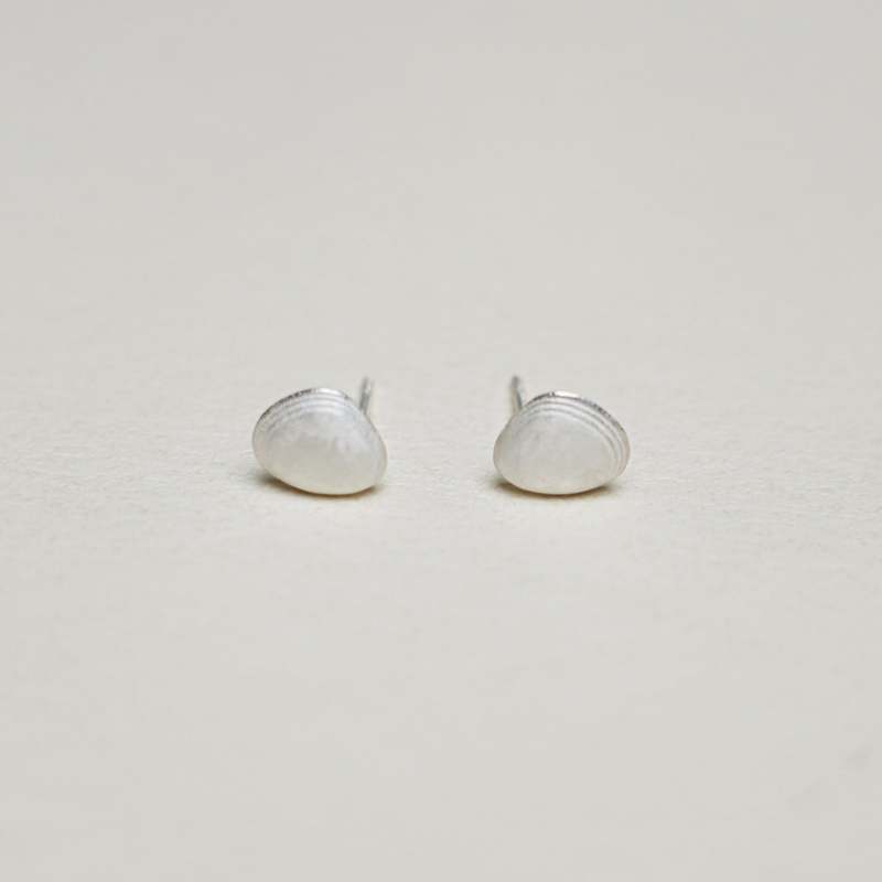 OLIO E ACETO Mini Shell Earrings - Sterling Silver/Matte White