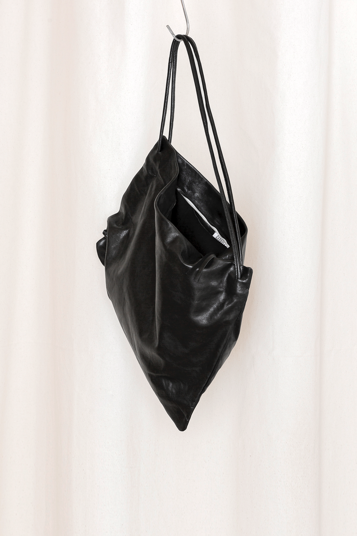 バッグ GABRIELA COLL GARMENTS CROSSED BAG Black Gabriela Coll Garments Crossed Leather Bag - Black | Garmentory