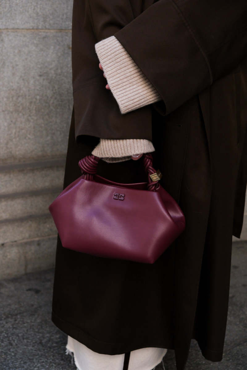 トートバッグ Ganni Bou Bucket Mini Purse - Ganni - Leather - Burgundy Burgundy Small GANNI Bou Bag | GANNI US
