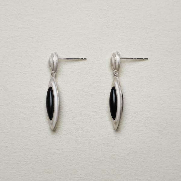 OLIO E ACETO Obsidian Tusk Earrings - Matte White