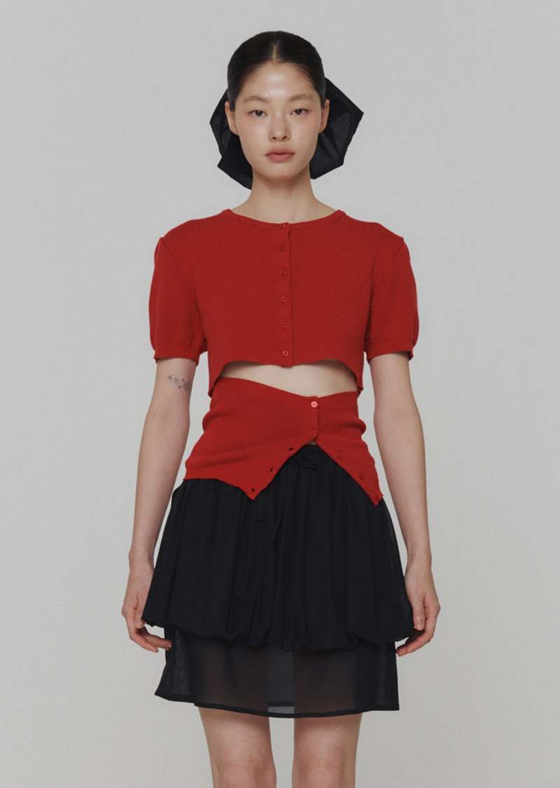 【AMOMENT】CROP BUTTON CARDIGAN SET AMOMENTO CROP BUTTON CARDIGAN SET - RED | Garmentory
