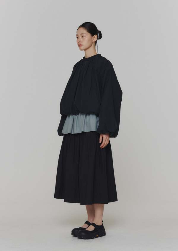 AMOMENTO NECK SHIRRING VOLUME JUMPER - BLACK | Garmentory