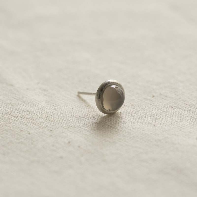 OLIO E ACETO Agate Ear Studs - Matte White