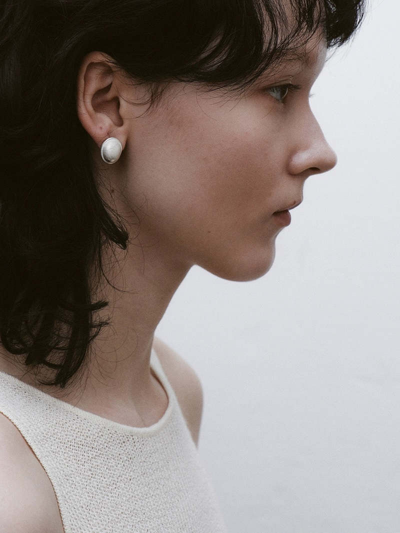 OLIO E ACETO Round Ear Studs - Matte White
