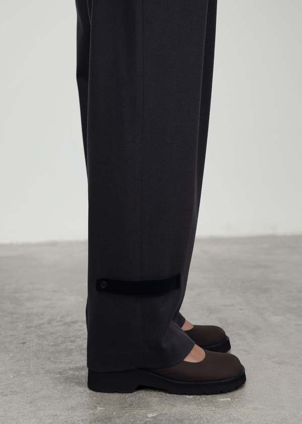 AMOMENTO Solid Wide Tuck Wool Pants - Charcoal | Garmentory