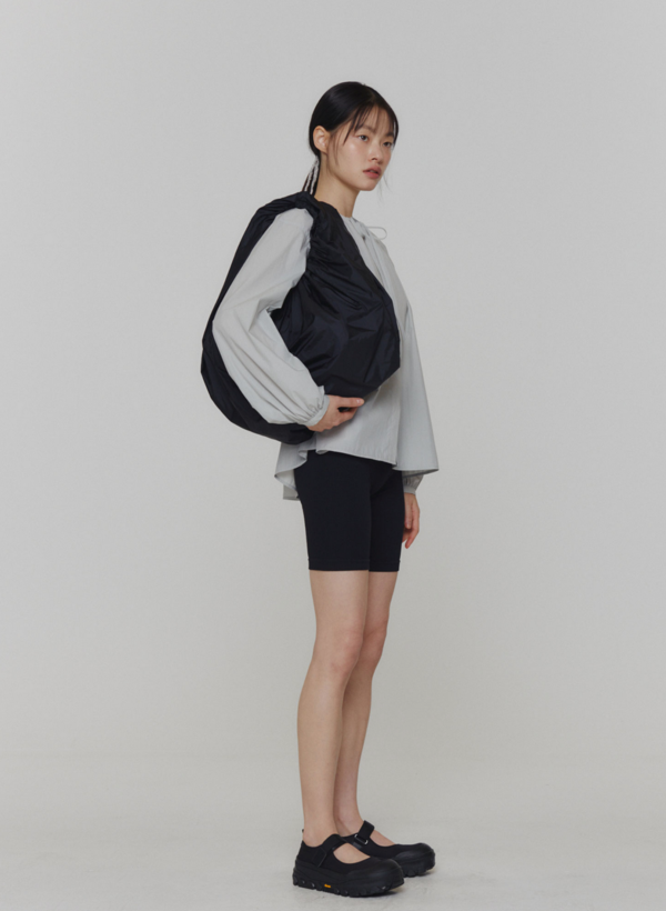 AMOMENTO Shirring Tote Bag - Red/Black | Garmentory