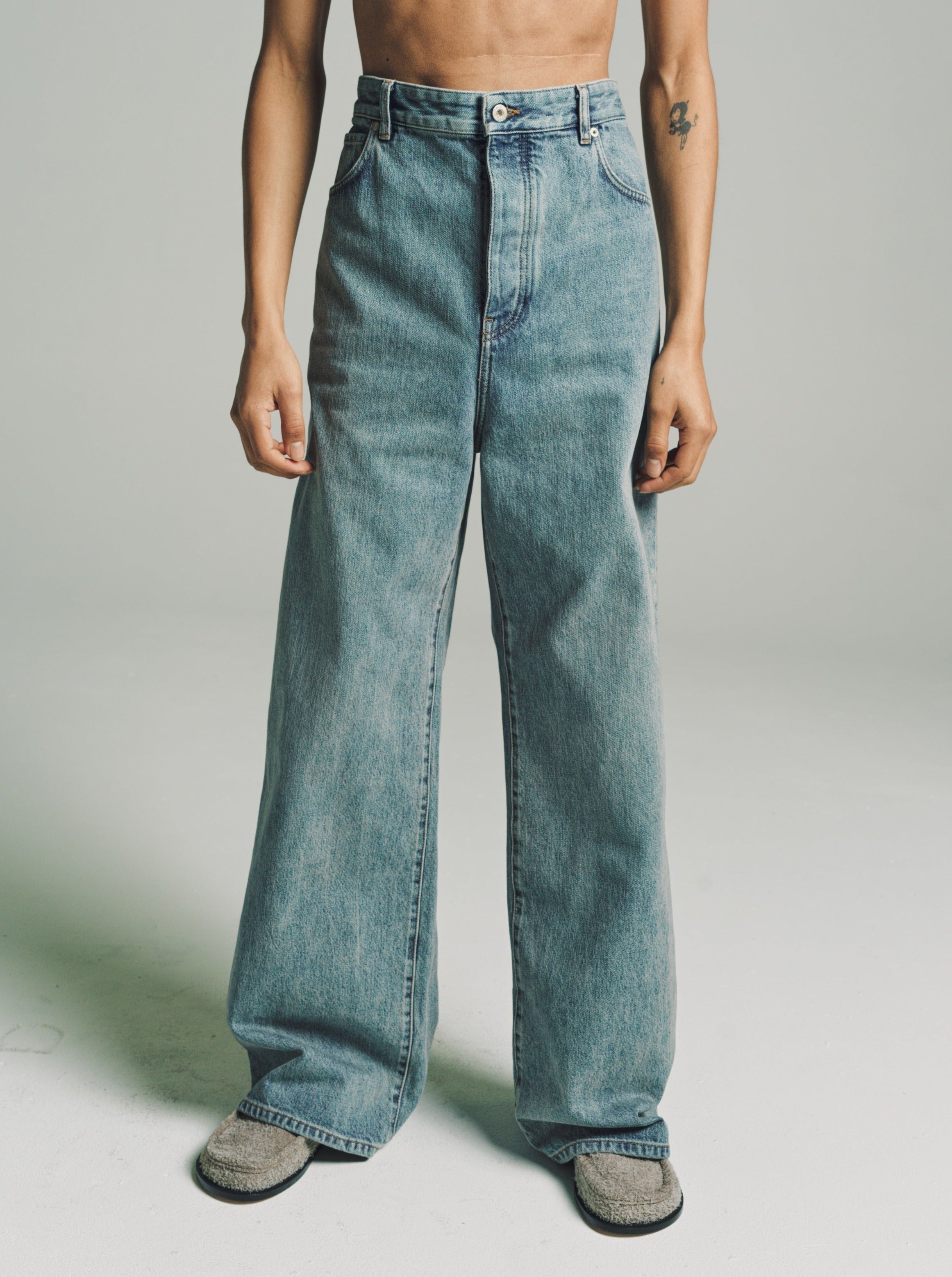デニム・ジーパン LOEWE HIGH WAISTED DENIM JEANS Loewe デニム - Denim | FWRD