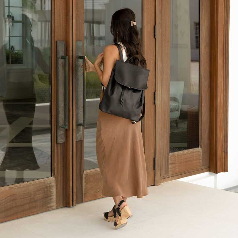 Nisolo Daniela Black Leather Drawstring Backpack Nisolo Daniela Drawstring Backpack - Black | Garmentory main image 4